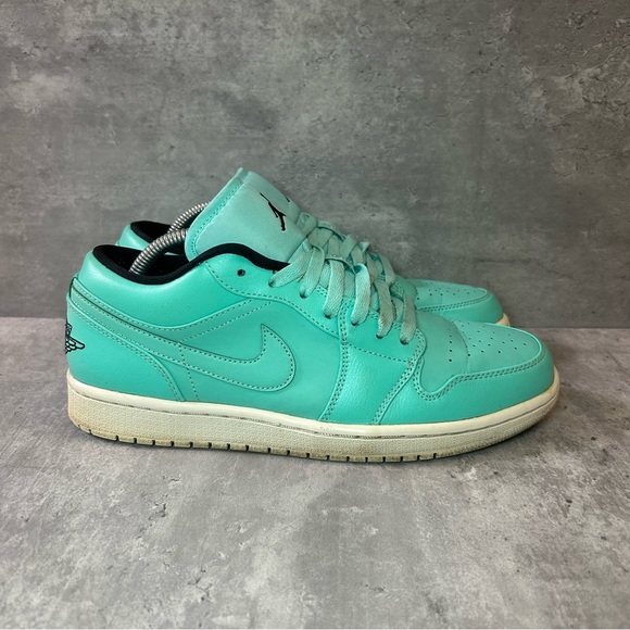 Nike Air Jordan 1 Low Hyper Turquoise 553558-304 Mens sz 9 - turquoise - Picture 1 of 6